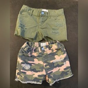 (2) Girls Childrens Place Shorts